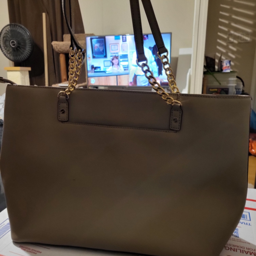 Michael KorsWomen's Tote Bag in Taupe with Gold Chain Straps
